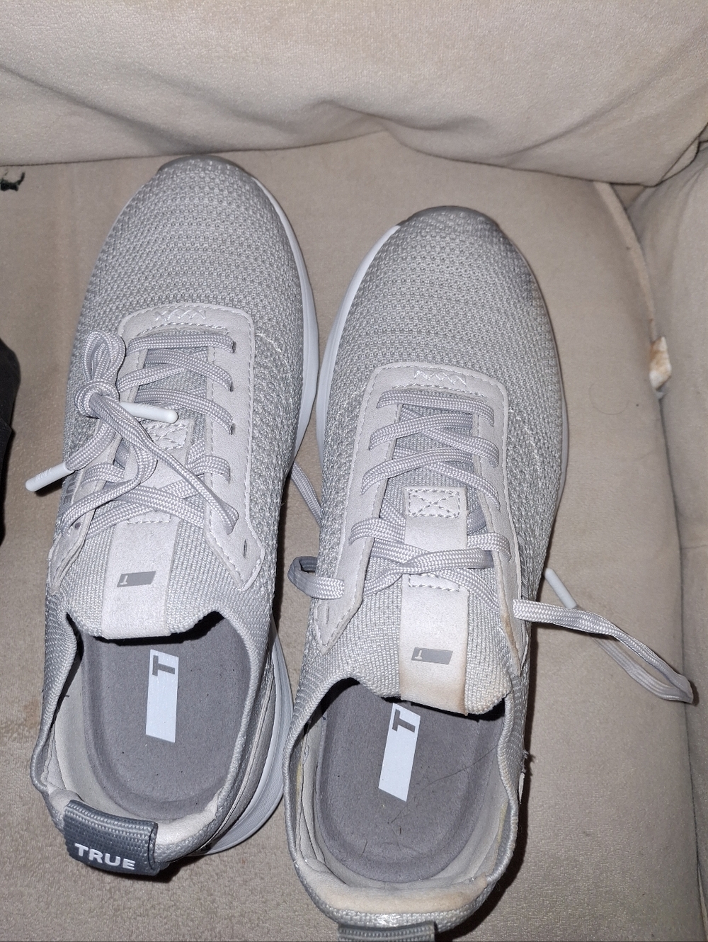 Motion Lightweight Knit Womens Sneakers in Light Gray Size 9...True Linkswear